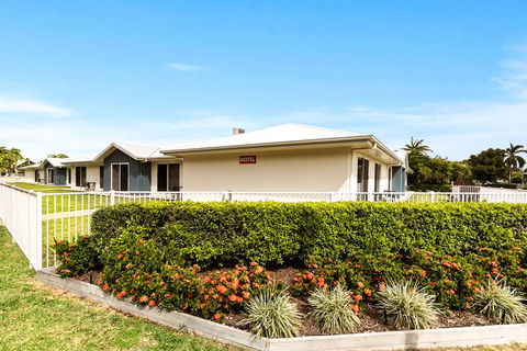 Econo Lodge Beachside - Holiday Sunshine Coast 1
