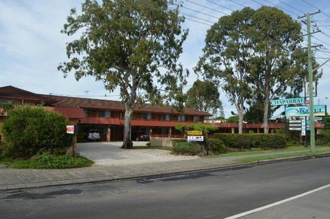 Chaparral Motel - Sunshine Coast Tourism 1