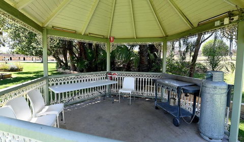 Burke & Wills Motor Inn - Sunshine Coast Tourism 1