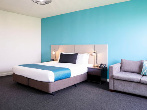 Mantra Melbourne Melton - Holiday Sunshine Coast 2