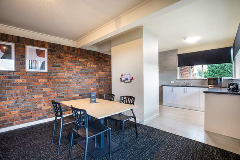 Nightcap at Manhattan Hotel - Holiday Sunshine Coast 2