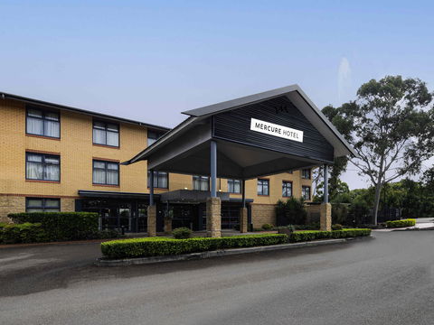 Mercure Sydney Blacktown - Holiday Sunshine Coast 0