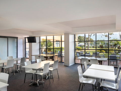 Mercure Sydney Blacktown - Holiday Sunshine Coast 16