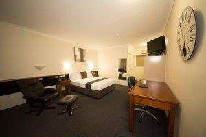 Emerald Maraboon Motor Inn - Holiday Sunshine Coast 10