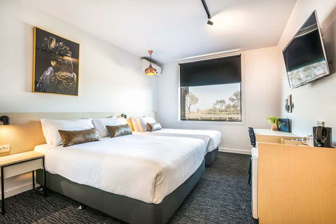 Cheeky Squire Hotel By Nightcap - Sunshine Coast Tourism 4