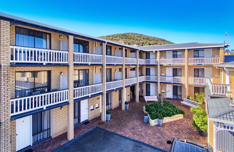 Albany Motel & Apartments - Holiday Sunshine Coast 2