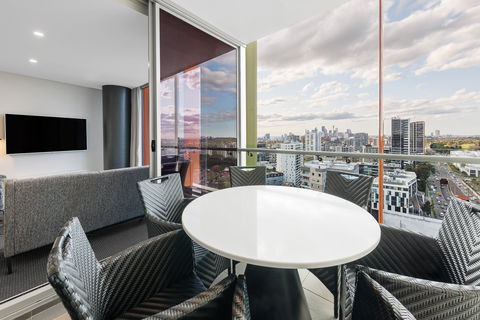 Meriton Suites Zetland - Sunshine Coast Tourism 7