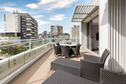 Meriton Suites Zetland - Sunshine Coast Tourism 10
