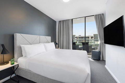 Meriton Suites Zetland - Sunshine Coast Tourism 11