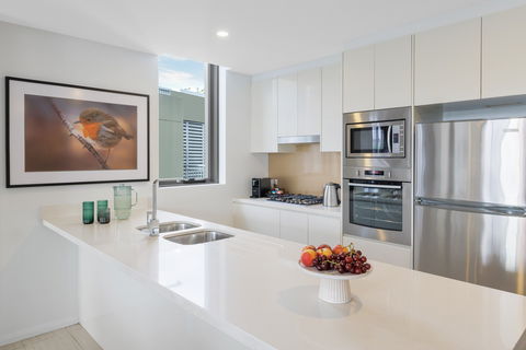 Meriton Suites Zetland - Sunshine Coast Tourism 13