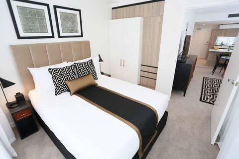 Alex Perry Hotel And Apartments - Holiday Sunshine Coast 4