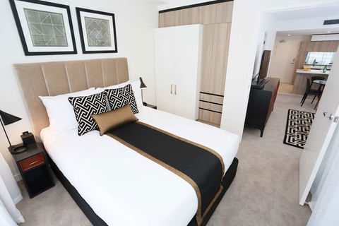 Alex Perry Hotel And Apartments - Holiday Sunshine Coast 5