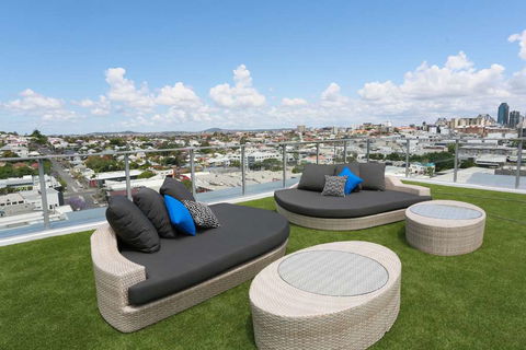 Alex Perry Hotel And Apartments - Holiday Sunshine Coast 16