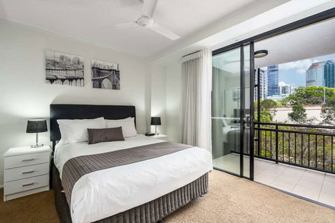 The Docks On Goodwin - Holiday Sunshine Coast 1