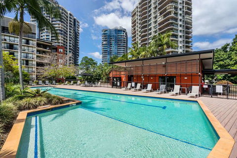 The Docks On Goodwin - Holiday Sunshine Coast 4
