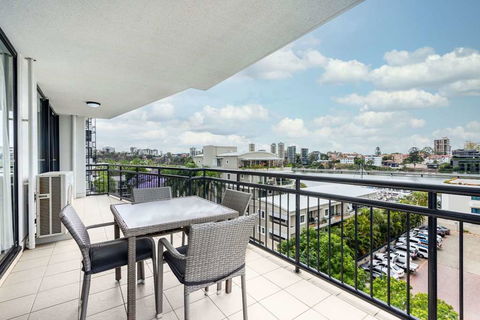 The Docks On Goodwin - Holiday Sunshine Coast 8