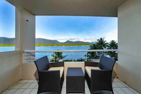 Hilton Cairns - Sunshine Coast Tourism 3