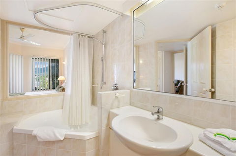Tropic Towers Apartments - Sunshine Coast Tourism 6