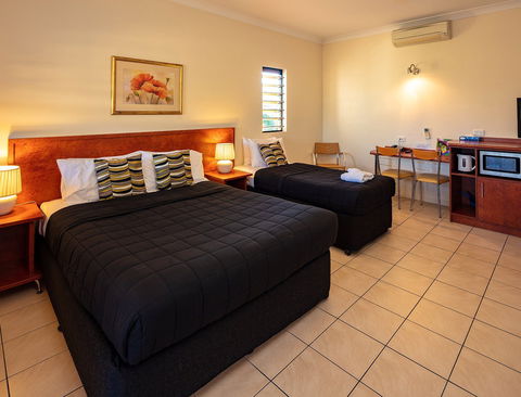 Cairns Queenscourt - Sunshine Coast Tourism 7