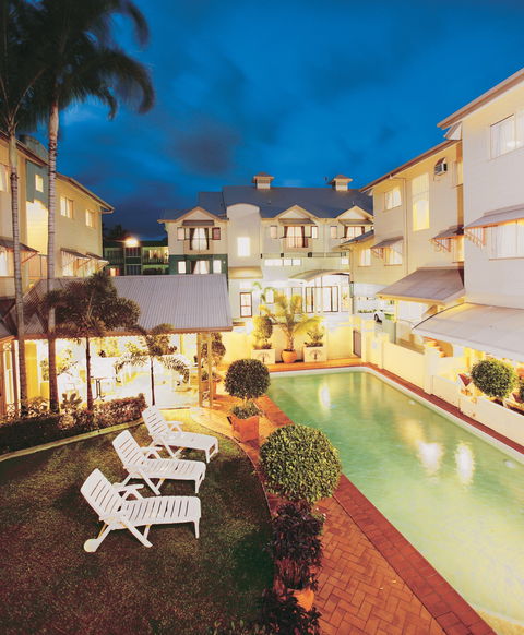 Cairns Queenscourt - Sunshine Coast Tourism 9