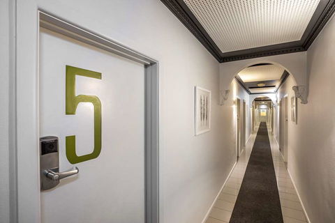 Skyways Hotel - Sunshine Coast Tourism 1