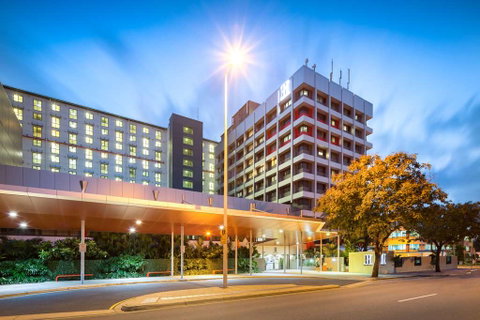H on Smith Hotel - Sunshine Coast Tourism 0