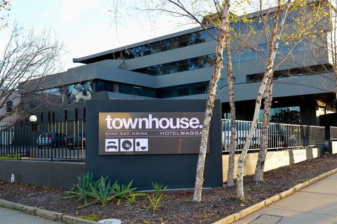 Townhouse Hotel, Wagga - Sunshine Coast Tourism 0