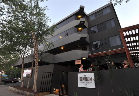 Townhouse Hotel, Wagga - Sunshine Coast Tourism 1
