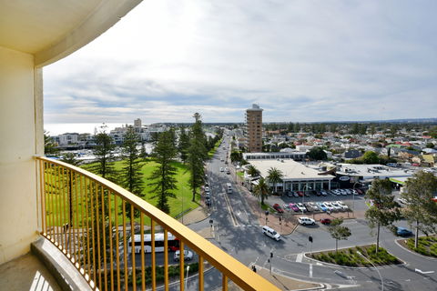 Atlantic Tower Motor Inn - Sunshine Coast Tourism 1