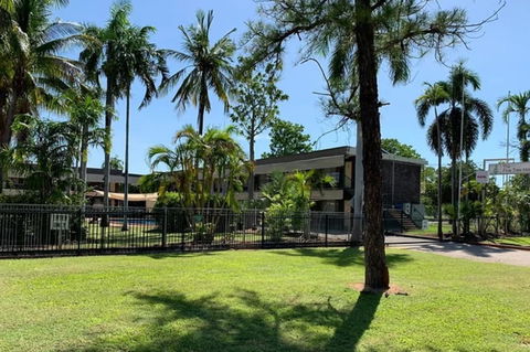 Pine Tree Motel - Sunshine Coast Tourism 0
