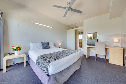 Camelot Motel - Holiday Sunshine Coast 0