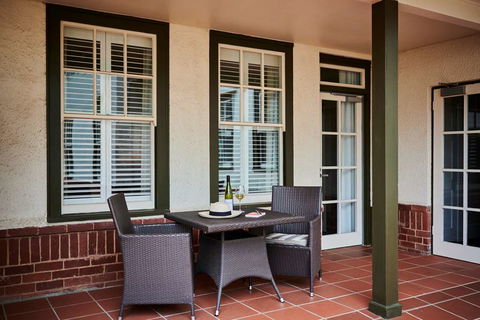 Hotel Kurrajong Canberra - Sunshine Coast Tourism 1