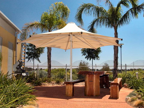 Majestic Oasis Apartments - Sunshine Coast Tourism 1