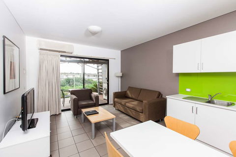 Majestic Oasis Apartments - Sunshine Coast Tourism 2