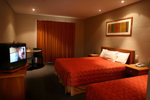 Outback Hotel & Lodge - Sunshine Coast Tourism 2