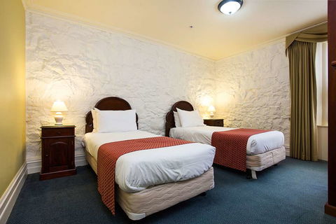 Quality Hotel Bentinck - Sunshine Coast Tourism 2