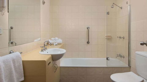 Country Club Villas - Holiday Sunshine Coast 3