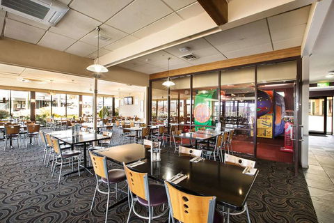 Nightcap at Riverside Hotel - Sunshine Coast Tourism 5