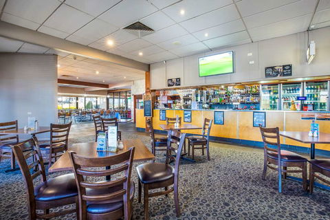 Nightcap at Riverside Hotel - Sunshine Coast Tourism 6