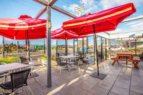 Nightcap at Riverside Hotel - Sunshine Coast Tourism 8