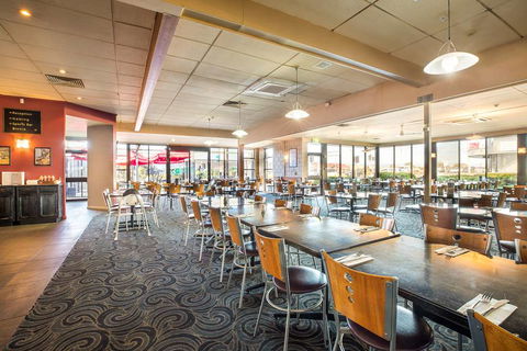 Nightcap at Riverside Hotel - Sunshine Coast Tourism 9