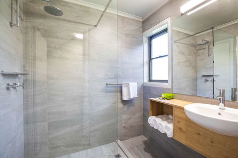 Nightcap at Riverside Hotel - Sunshine Coast Tourism 12