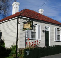 Alice's Cottages - Sunshine Coast Tourism