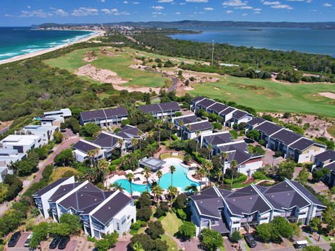 Pullman Magenta Shores Resort - Holiday Sunshine Coast 0