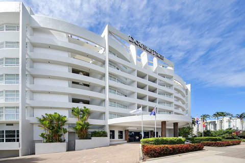 DoubleTree by Hilton Cairns - Holiday Sunshine Coast 0