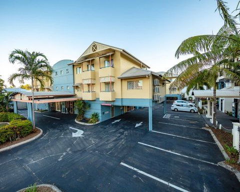 Cairns Queenscourt - Sunshine Coast Tourism 0