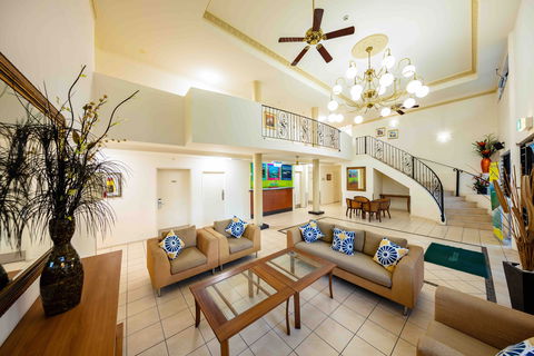 Cairns Queenscourt - Sunshine Coast Tourism 1