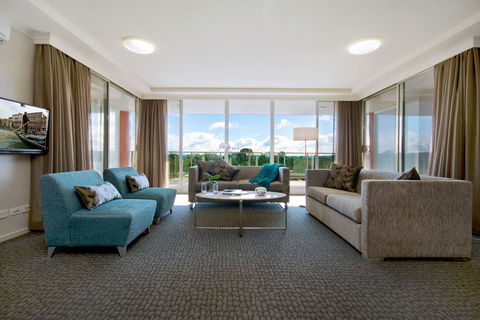 Pacific Suites Canberra - Sunshine Coast Tourism 1