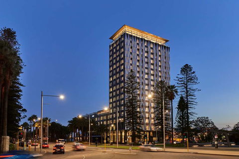 DoubleTree By Hilton Perth Waterfront - Holiday Sunshine Coast 1