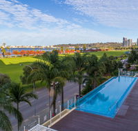 Crowne Plaza Perth - Holiday Sunshine Coast